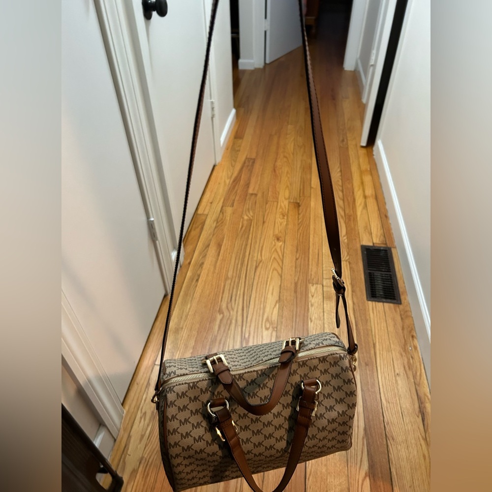 New Michael Kors Grayson Duffel-Style Satchel - Picture 6 of 9